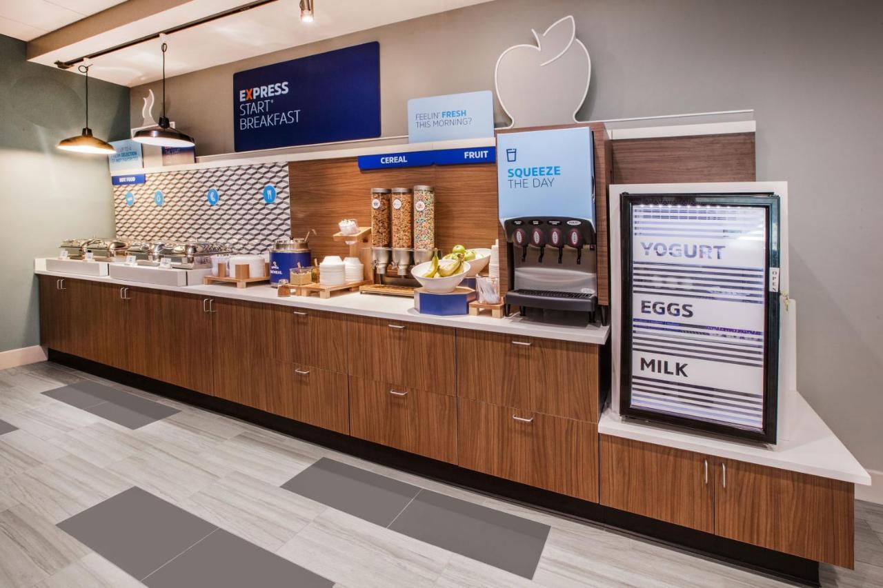 Holiday Inn Express & Suites Greenville-Downtown By Ihg Экстерьер фото