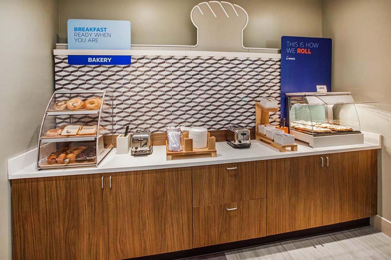 Holiday Inn Express & Suites Greenville-Downtown By Ihg Экстерьер фото