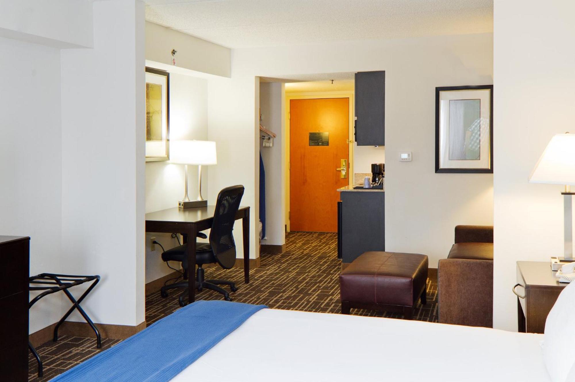 Holiday Inn Express & Suites Greenville-Downtown By Ihg Экстерьер фото